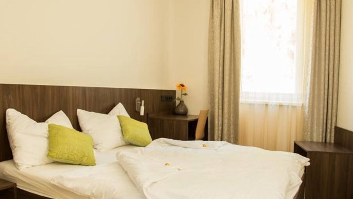 Loretto House | Double room with shower & toilet - B u. B Villaverde