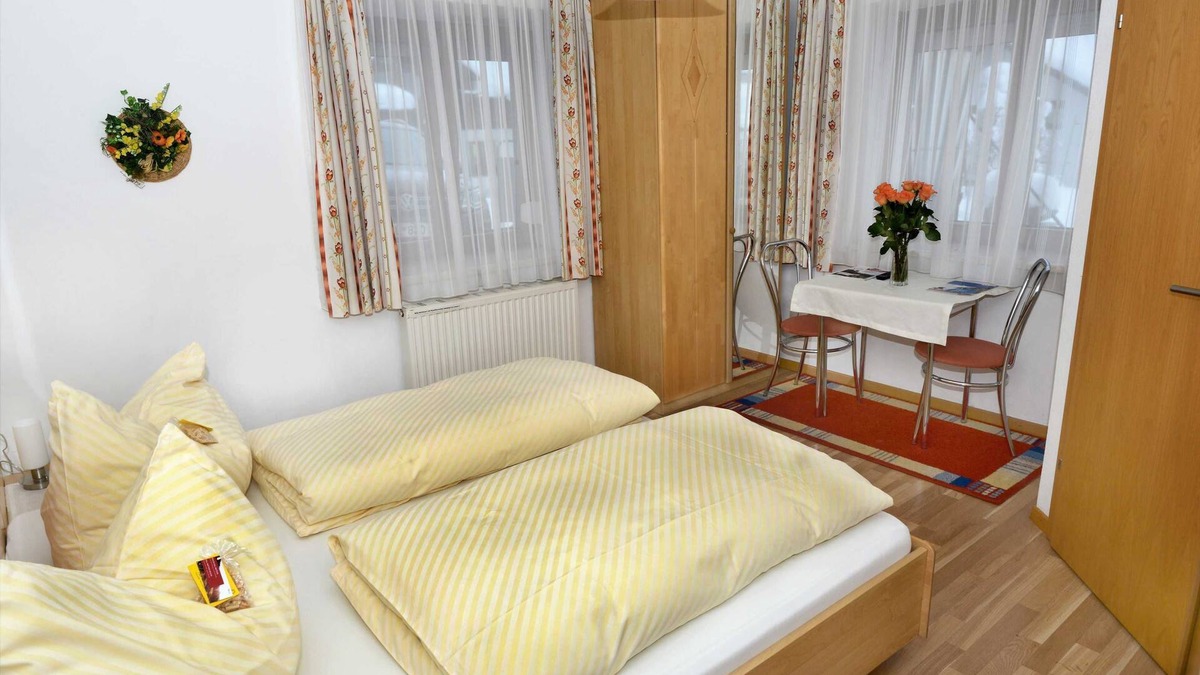 Thaur Apartment | Double room with shower and toilet 4 - Gästehaus Sonnenheim