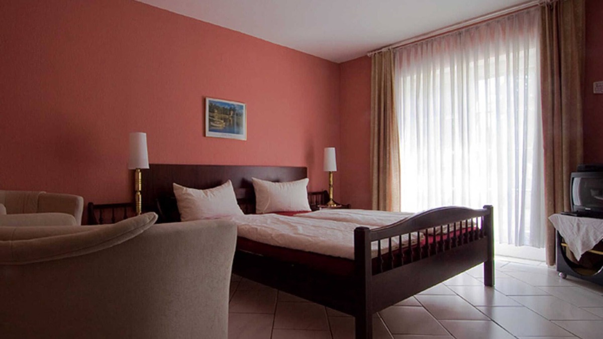 Kippenheim Apartment | Double room with shower and toilet - Bed & Breakfast in Kippenheim R. Müller