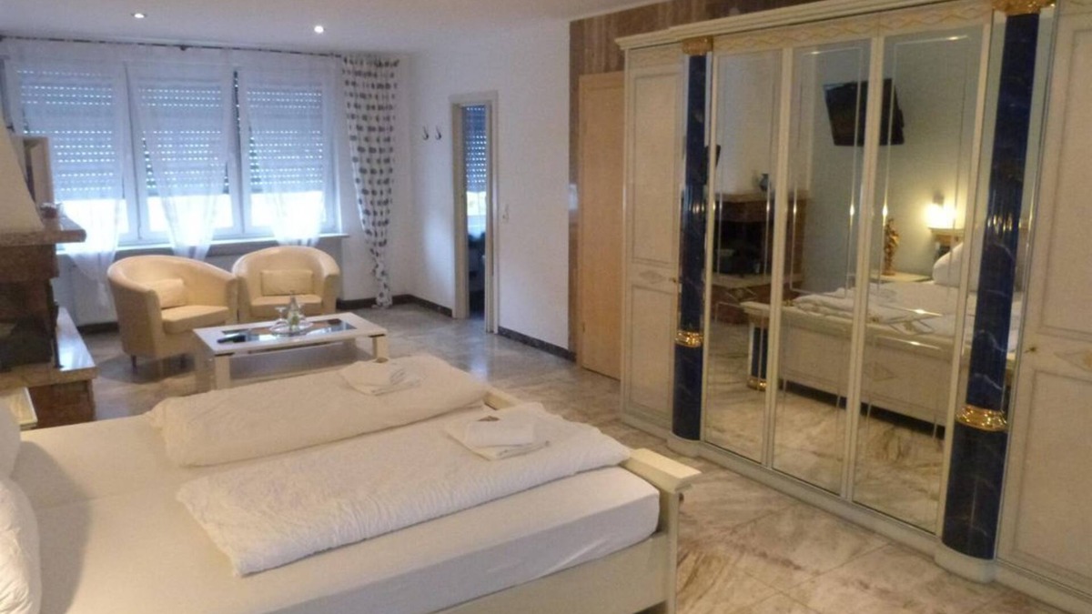 Mehring Bed & Breakfast | Double room with shower and toilet - Winzergasthof "Zum Kellerstübchen"
