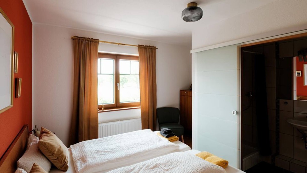 Zulpich Bed & Breakfast | Double room with shower and bath/WC, standard - Siechhaus Café