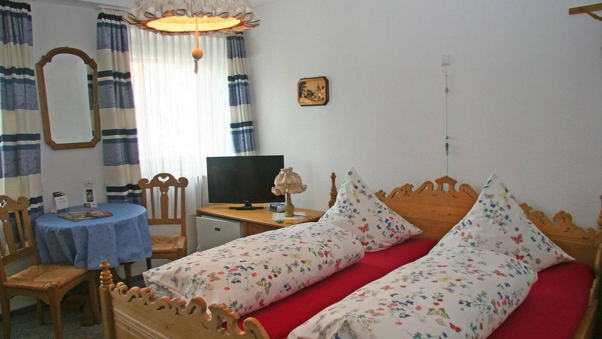 Loffingen Apartment | Double room Wutachschlucht with shower and toilet