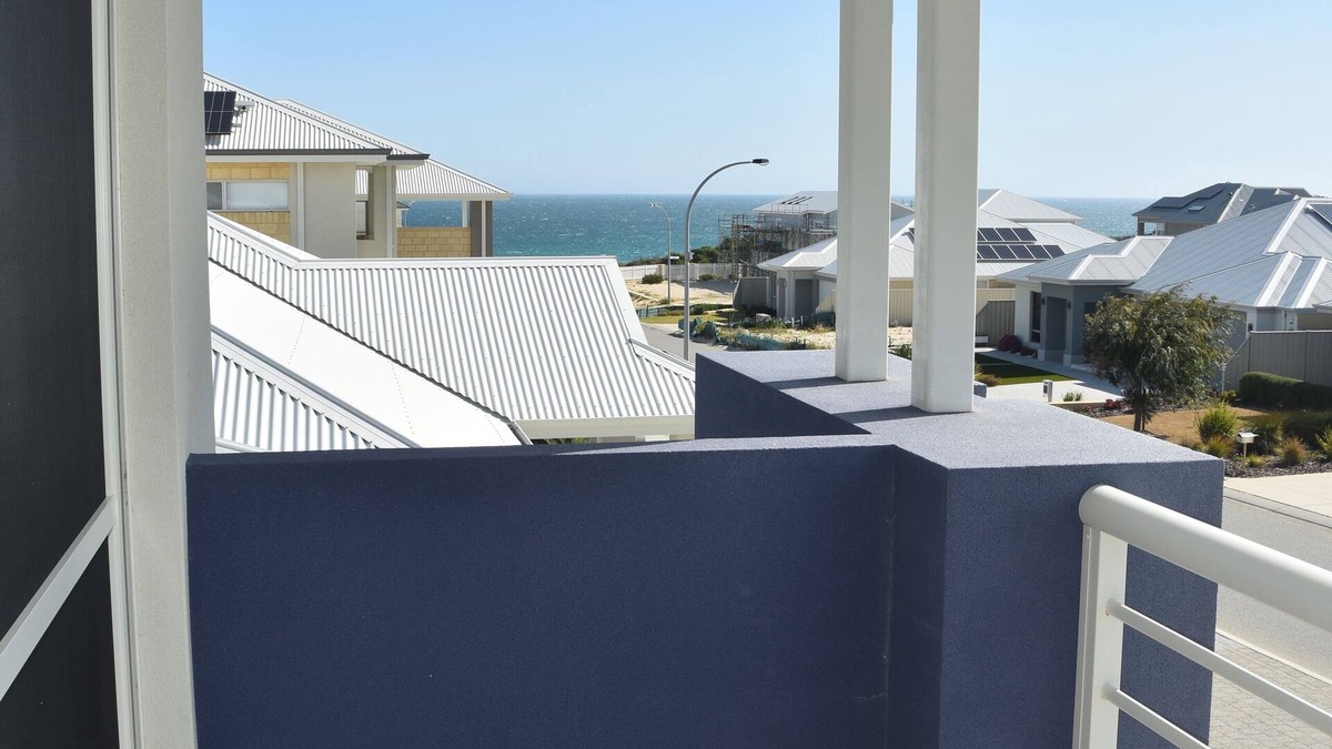 Yanchep House | Double Storey House with Ocean Views, 5 minute walk to beach