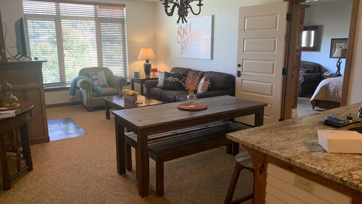 Kellogg Condo | Double Suite, Hillside View
