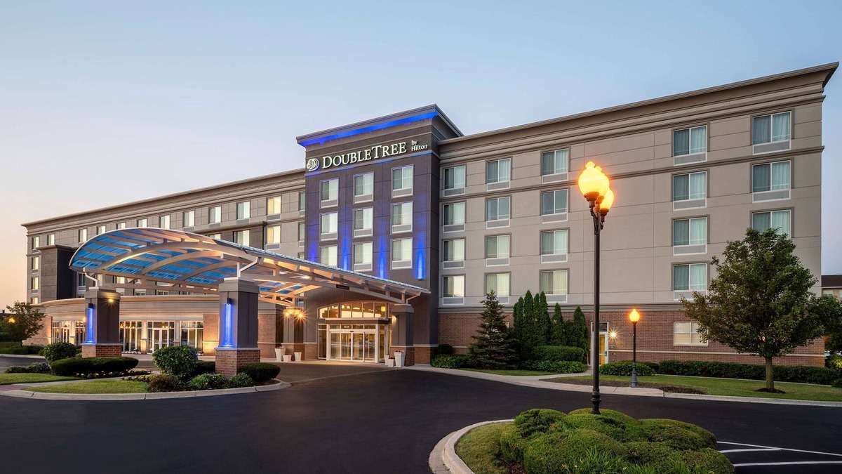 Bedford Park Hotel | DoubleTree by Hilton Chicago Midway Airport