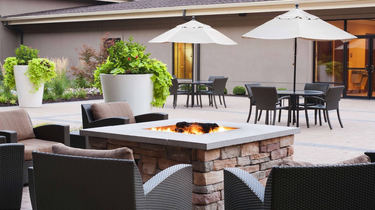 Collinsville Hotel | DoubleTree by Hilton Collinsville - St. Louis