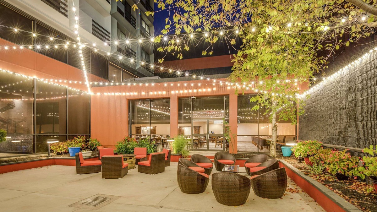 Huntington Hotel | DoubleTree by Hilton Huntington