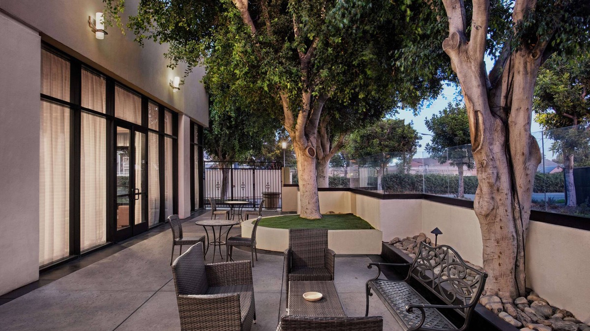 Norwalk Hotel | DoubleTree by Hilton Los Angeles - Norwalk