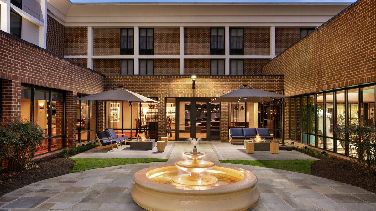 McLean Hotel | Doubletree by Hilton McLean Tysons