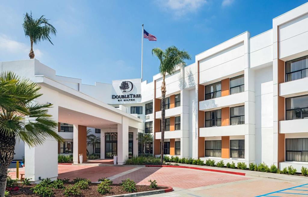 Pomona Hotel | Doubletree By Hilton Pomona