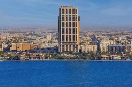 Al Majaz Hotel | DoubleTree by Hilton Sharjah Waterfront Hotel And Residences