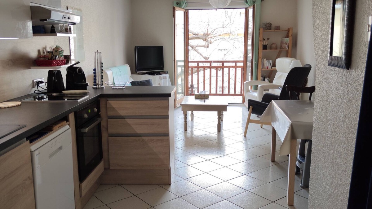 Embrun Apartment | "Douce escale embrunaise" 4 pers - central, in the greenery, close to everything!