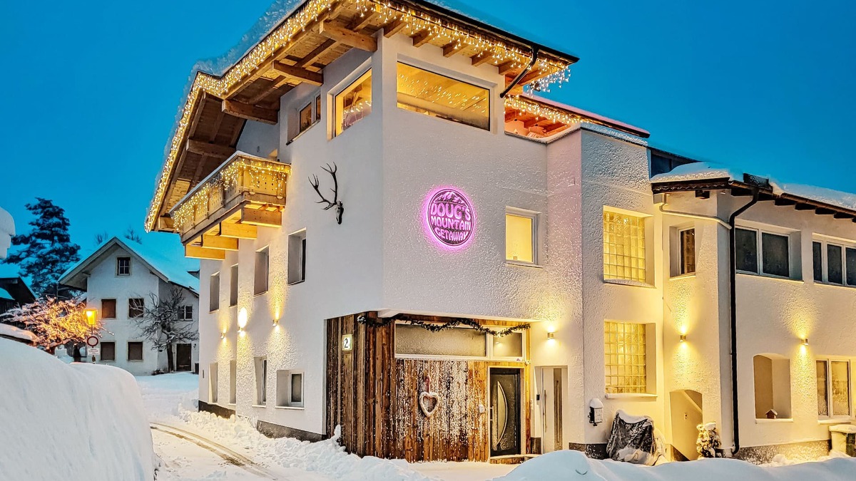 Medraz Ski Chalet | Doug's Mountain Getaway - 'Exclusive Mega Chalet' (The Full Monty)
