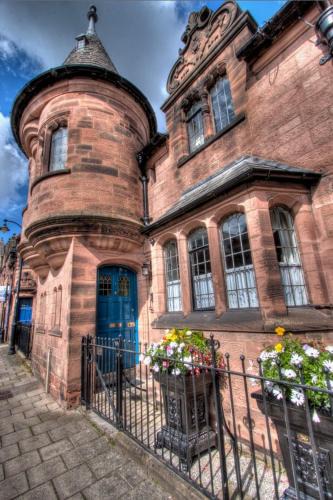 Chester House | Douglas Cottage