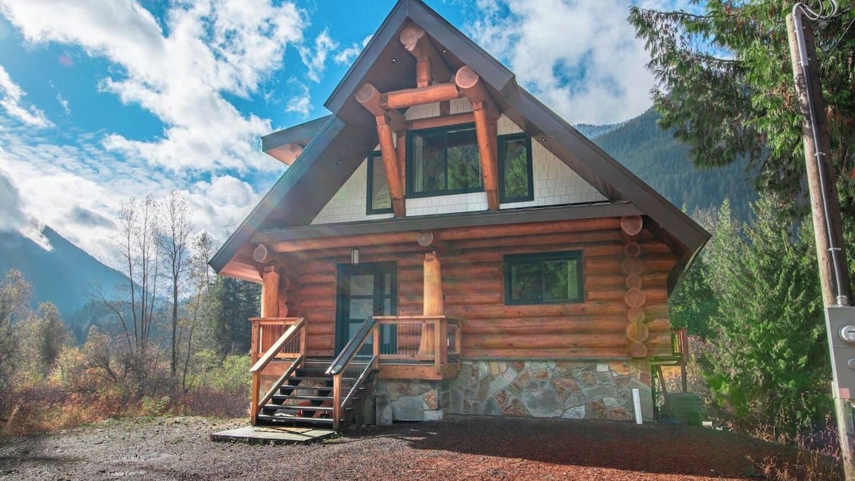 Sunshine Valley Cabin | Douglas Fir Retreat | Mtn Views + Expansive Deck
