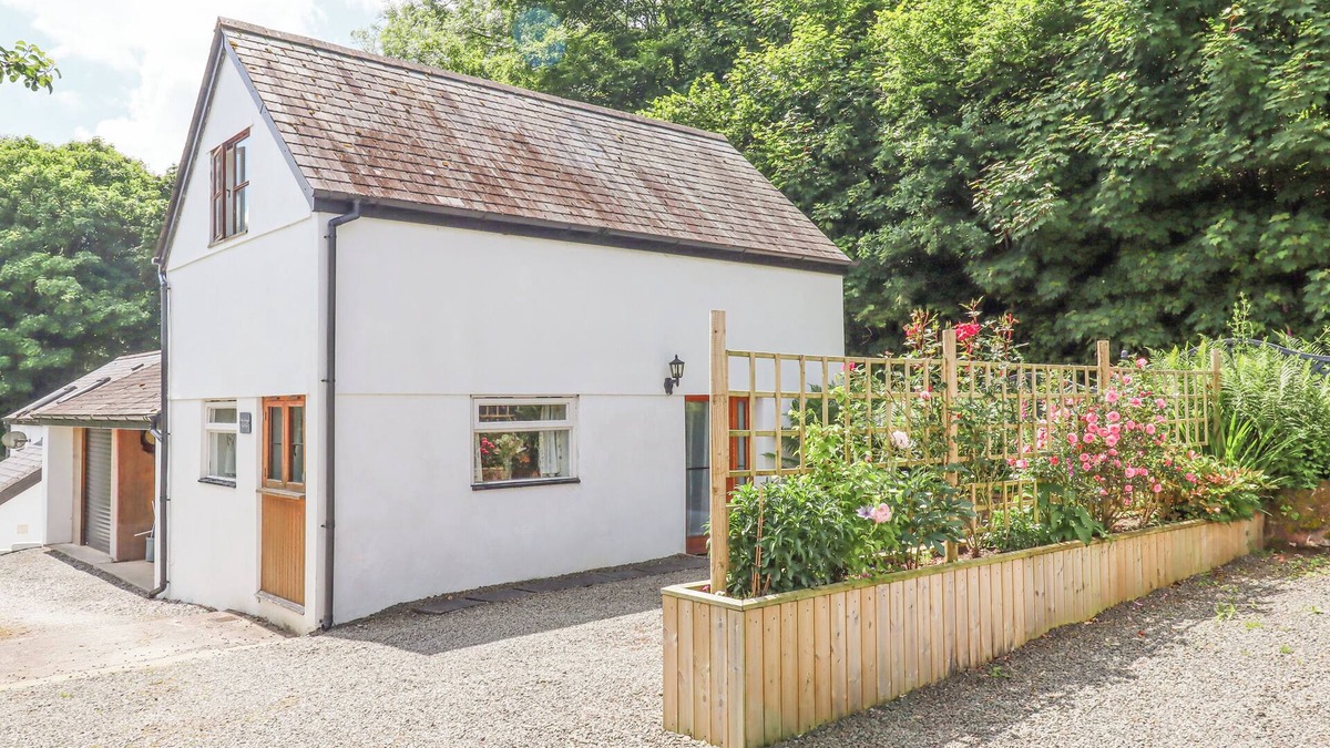 Ash Mill Cottage | DOVE COTTAGE, pet friendly, character holiday cottage in South Molton