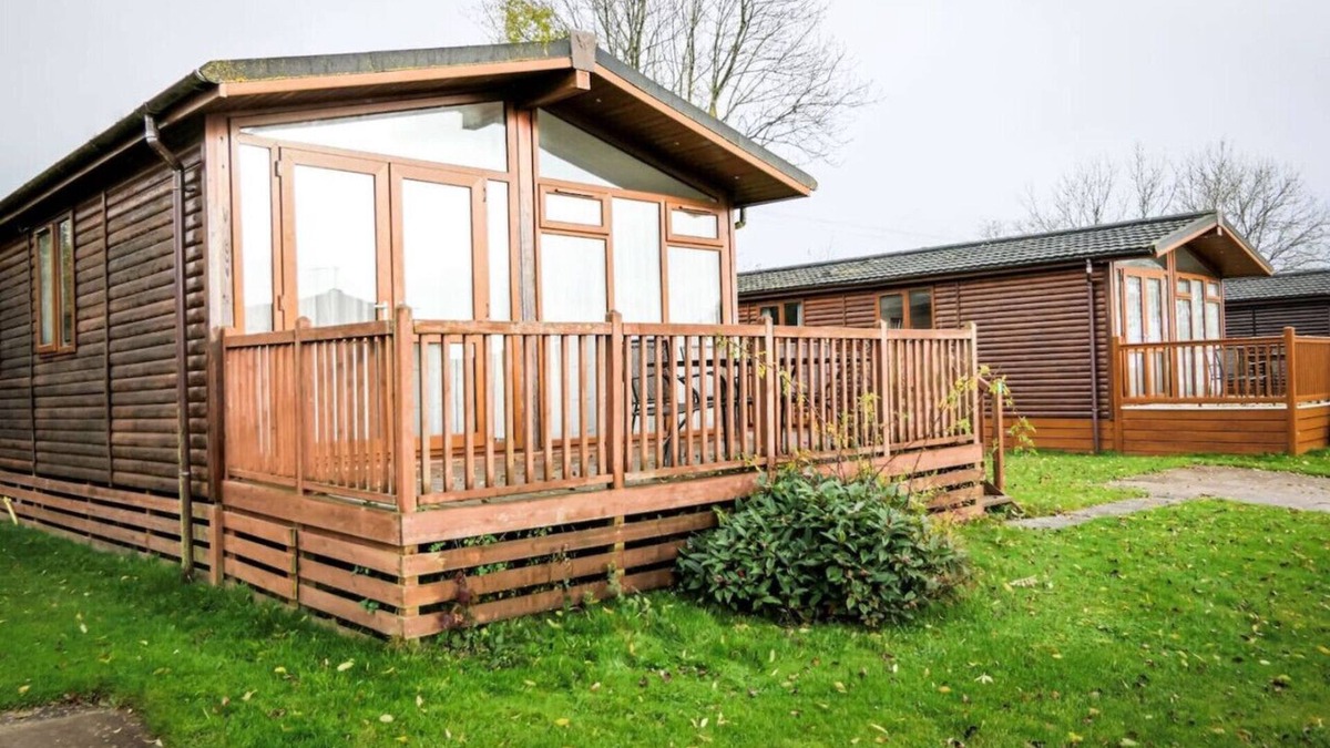 Fenny Bentley Cabin | Dove Lodge @ Ashbourne Heights Perfect accommodation for a family, on a fully equipped holiday park