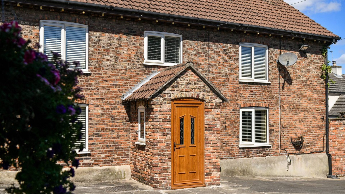 Goole House | DOVECOTE FARM HOUSE, family friendly, with open fire in Snaith