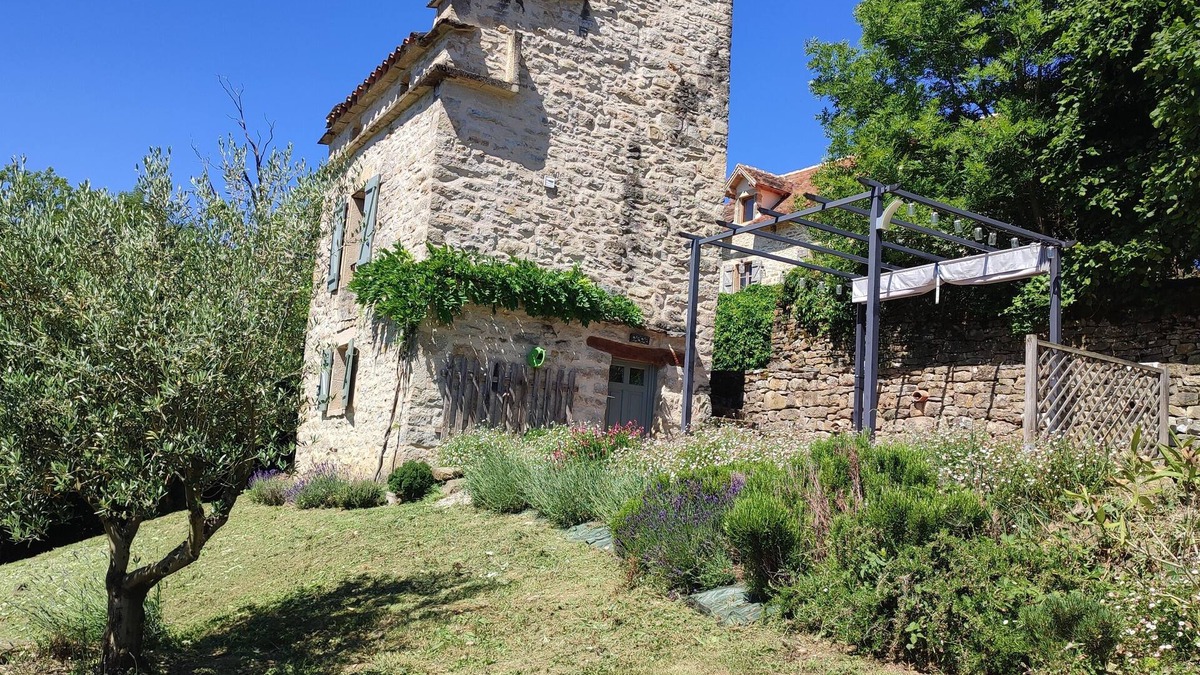 Caylus House | Dovecote of felines "calm and nature"