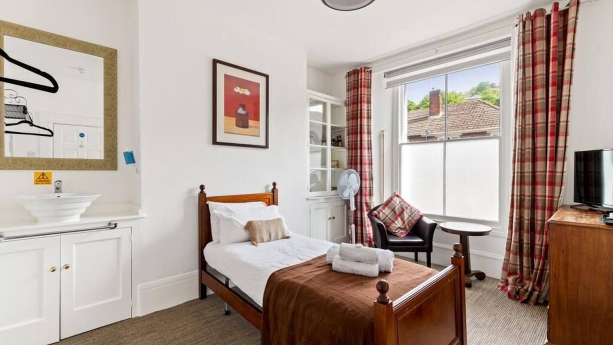 Dover House | Dover Town Rooms (Single Room 2)