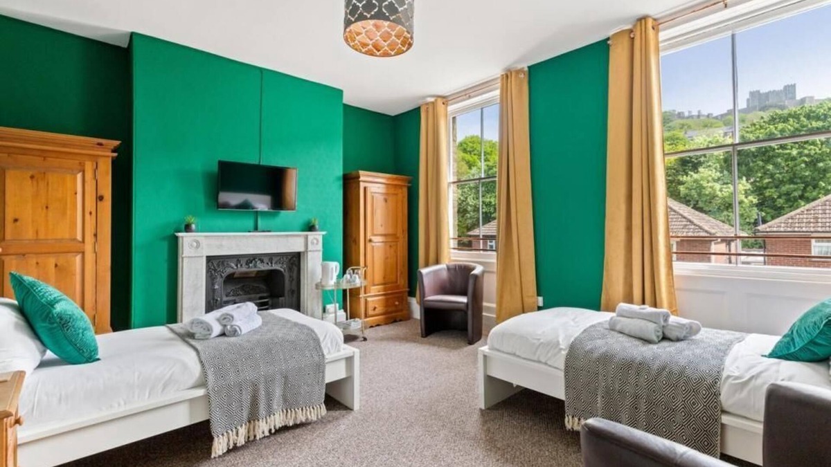 Dover House | Dover Town Rooms Twin Room