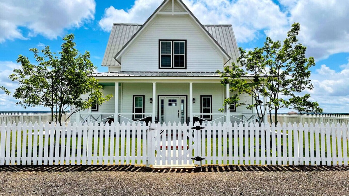 Canyon House | Doves Rest Cabins - Four Gables in the pasture