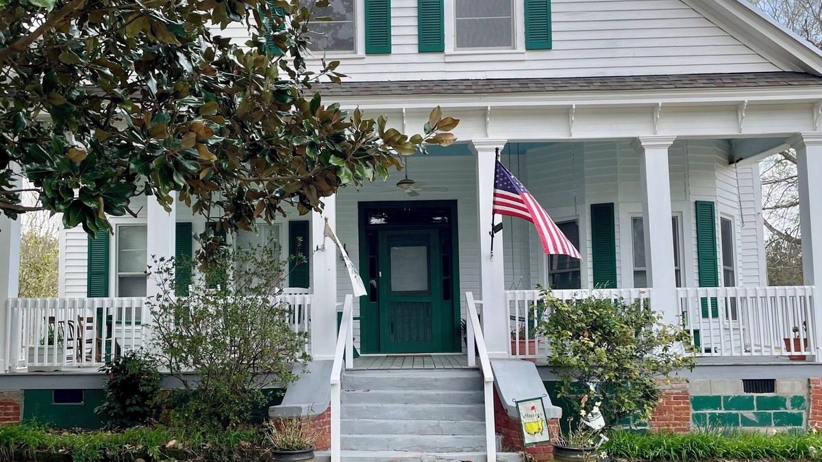 Bath House | “Down Home” - Charming Antebellum Farm House