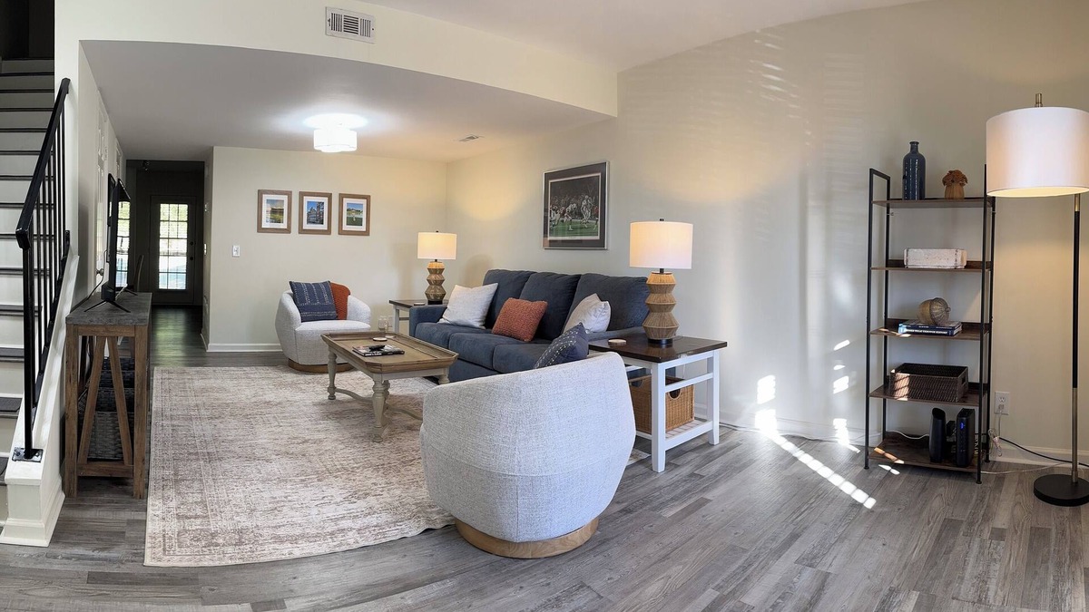 Auburn Condo | Down to the Wire, Cozy 2-bedroom condo with WiFi and AC in welcoming Auburn