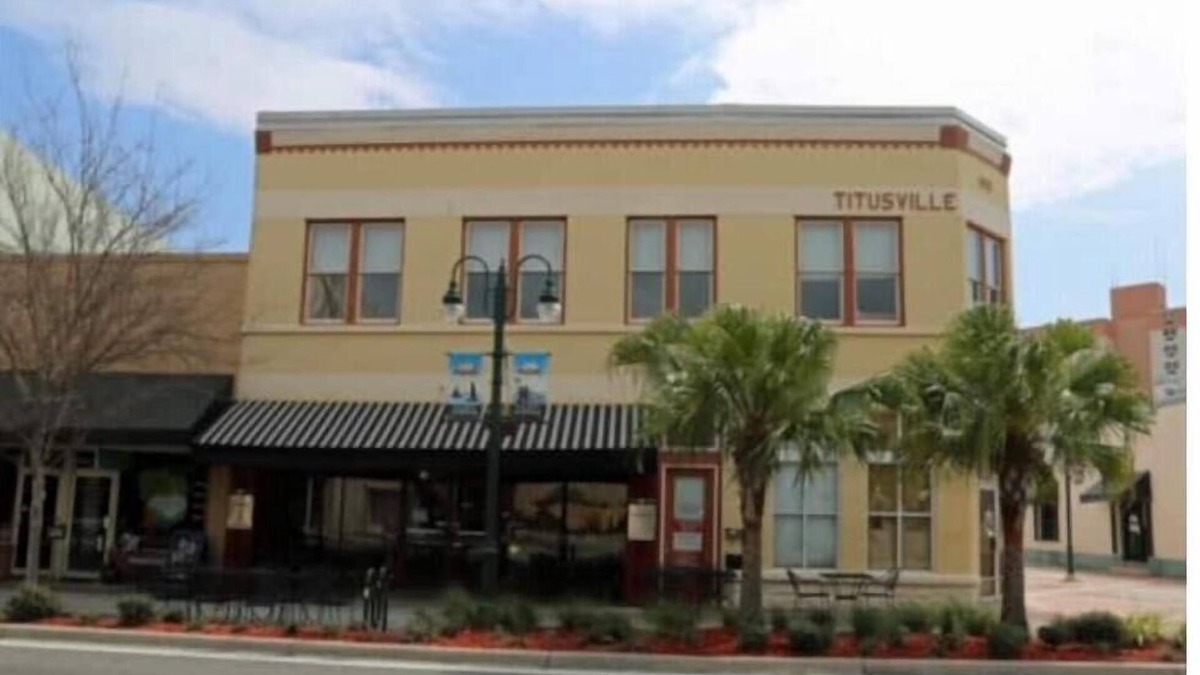 Le Barons Of Titusville Apartment | Down town historic Titusville. apt B Private no Host.