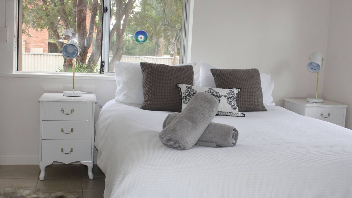 Spalding Apartment | Downstairs at Green: Executive apartment.