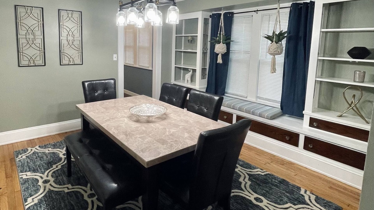 Old Brooklyn Apartment | Downstairs Unit near National Park + Downtown Cleveland