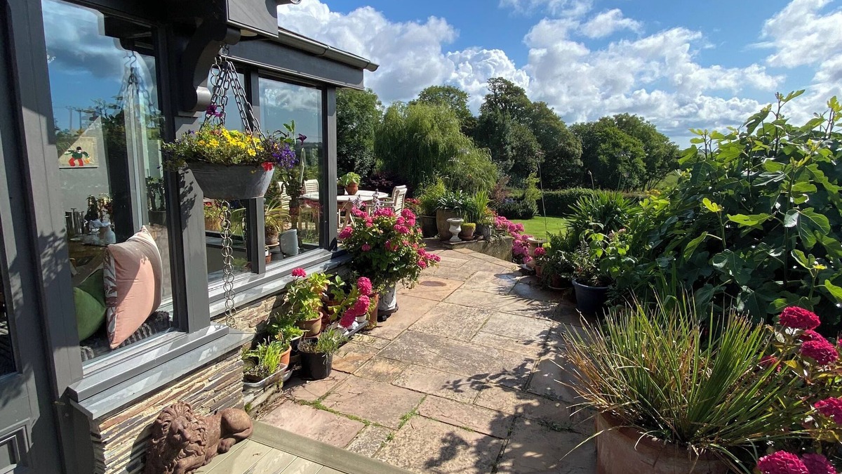 Dartmouth Bed & Breakfast | Downton Lodge Country B&B