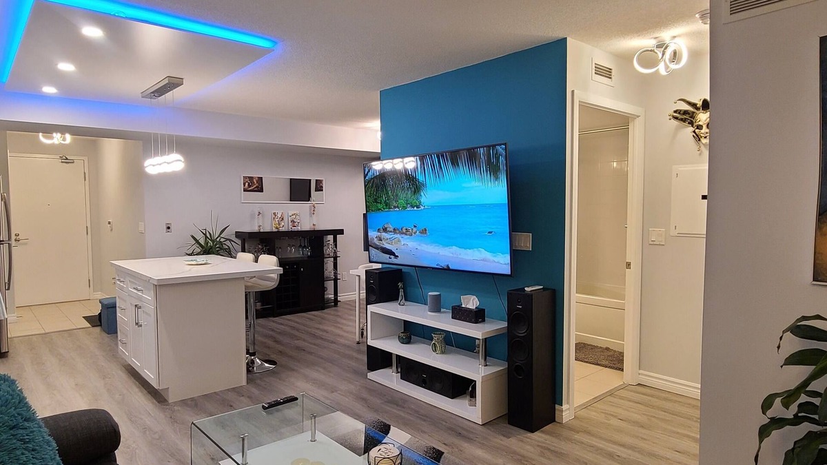 Fort York Condo | 🏢Downtown 1 BDRM ➕ Den with lake & CN tower views!📌