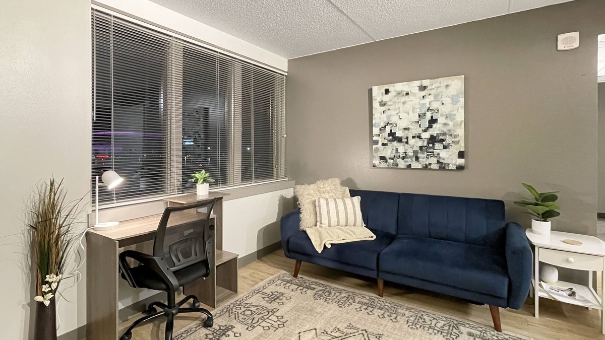 Downtown Des Moines Apartment | Downtown 1BR by Steps from Wells FREE PARKING