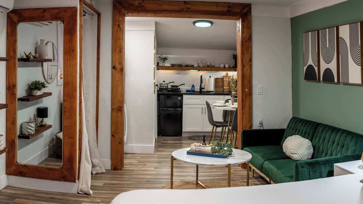 Tampa Heights Apartment | Downtown 1BR Cottage for 4 (Renovated)
