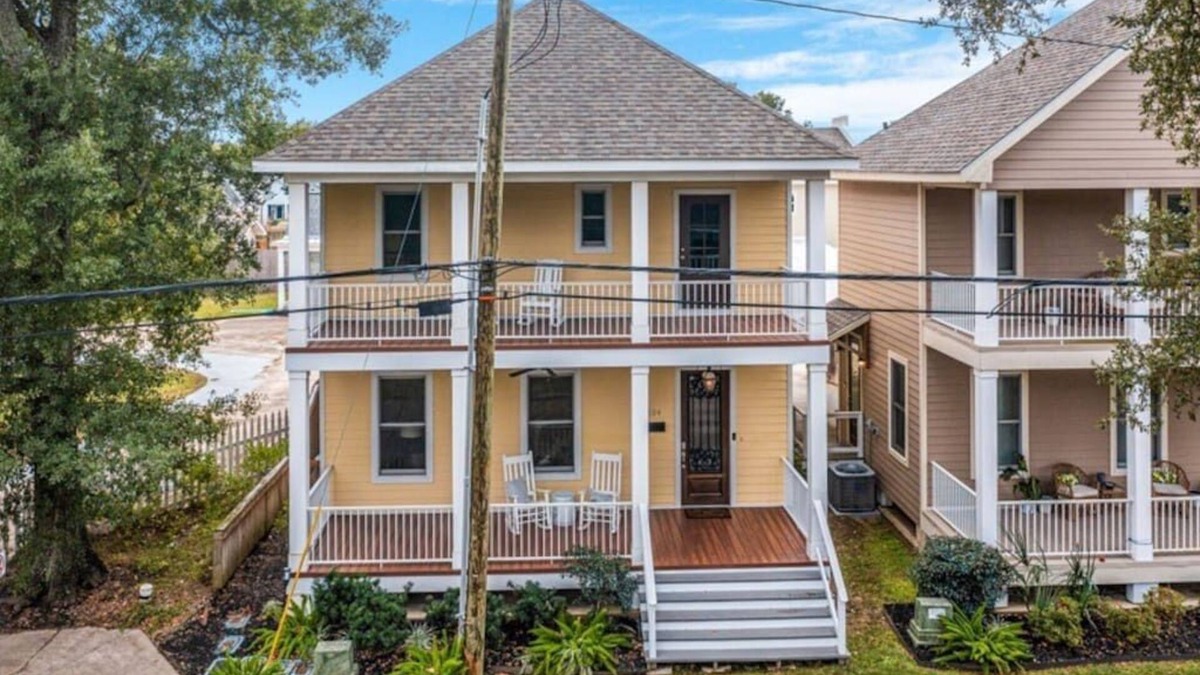 Lake Charles House | Downtown 3 bedroom Townhouse