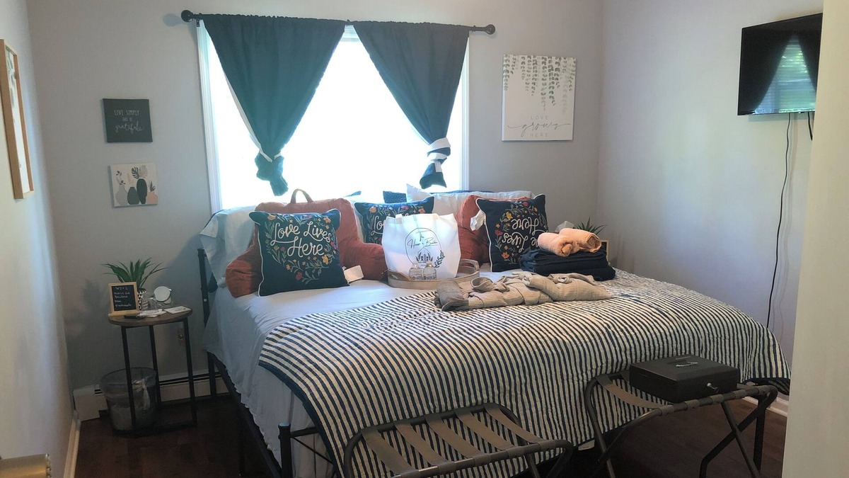 Peekskill House | Downtown Allergy Friendly 100%Organic West Point and Wedding Groups Only