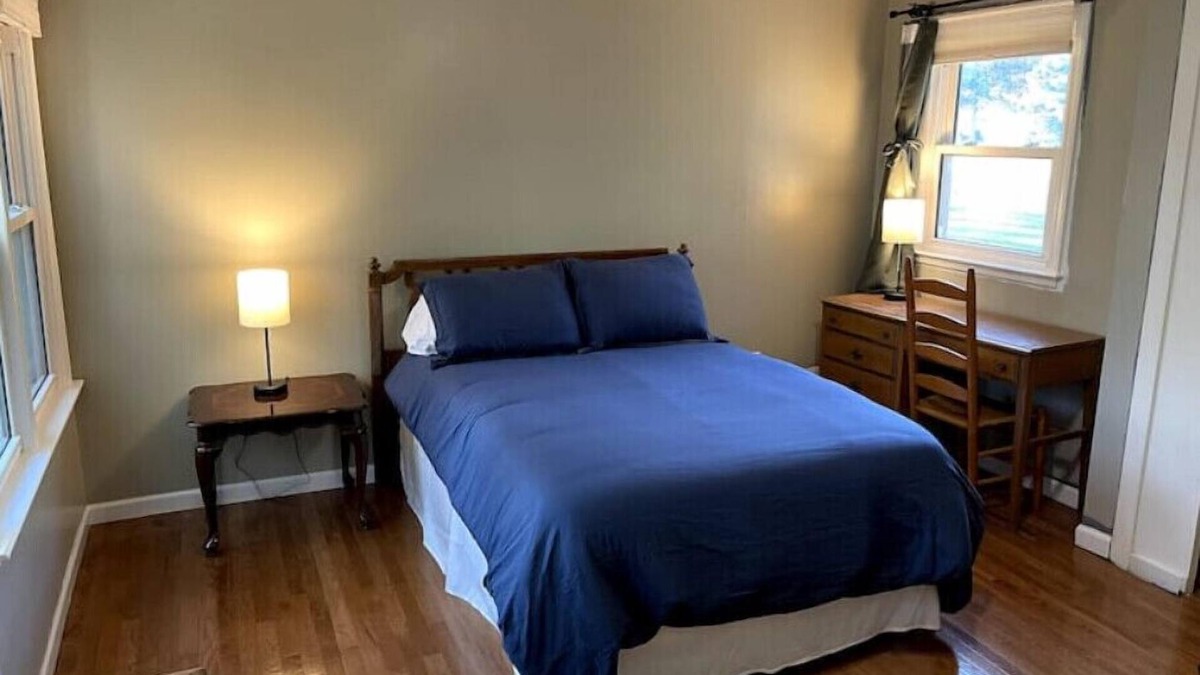 Ames House | Downtown Ames Peaceful Getaway
