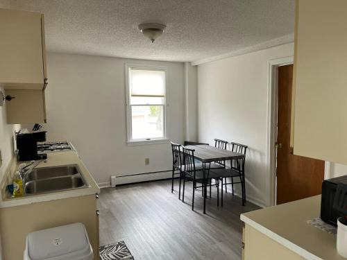 Amesbury Apartment | Downtown Amesbury 15 Mins to Beach