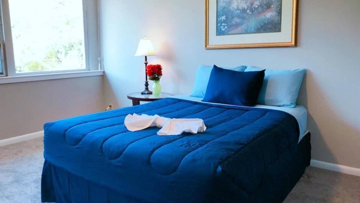 Greensboro Apartment | Downtown Apartment conveniently located to all!