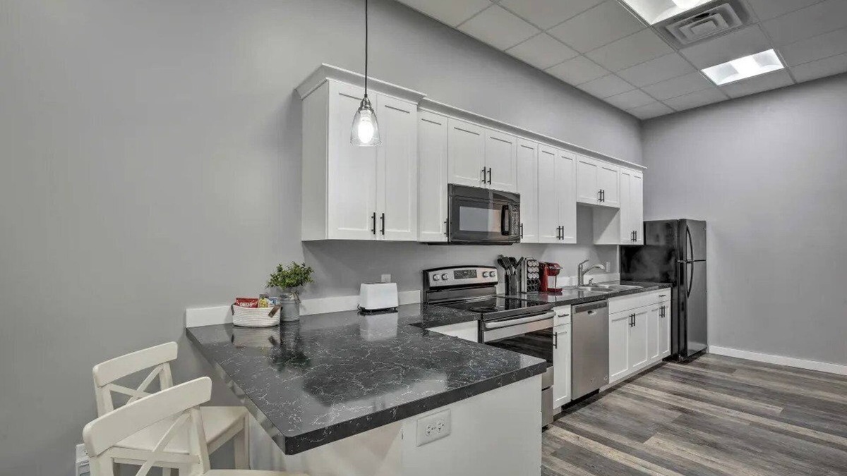 Albert Lea Apartment | Downtown Apartment next to Lake & Hospital