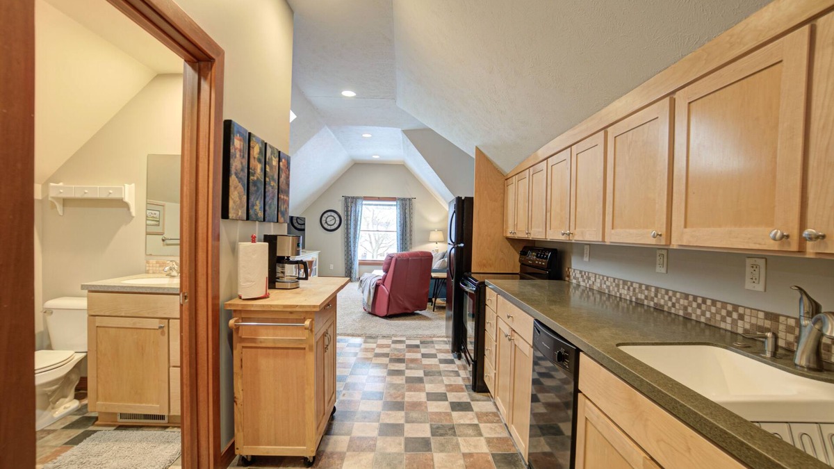 Holland Apartment | Downtown Apartment Perfect for Extended Stays