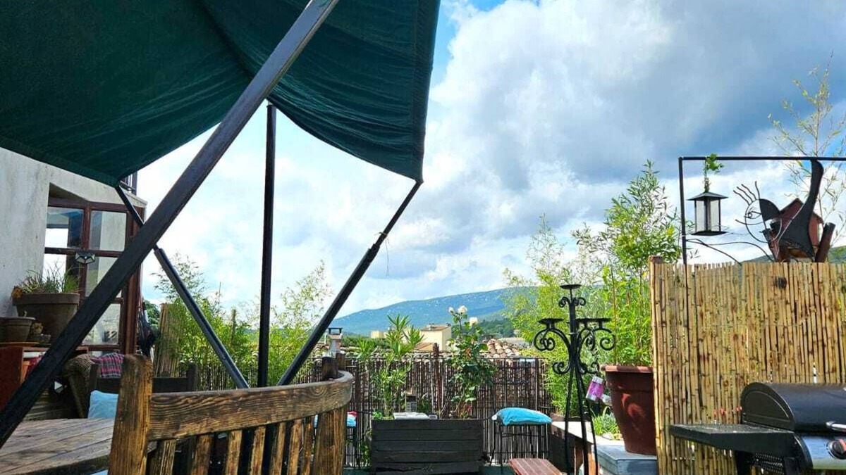 Ganges Apartment | Downtown apartment with view and Jacuzzi! Ideal for couples or small families