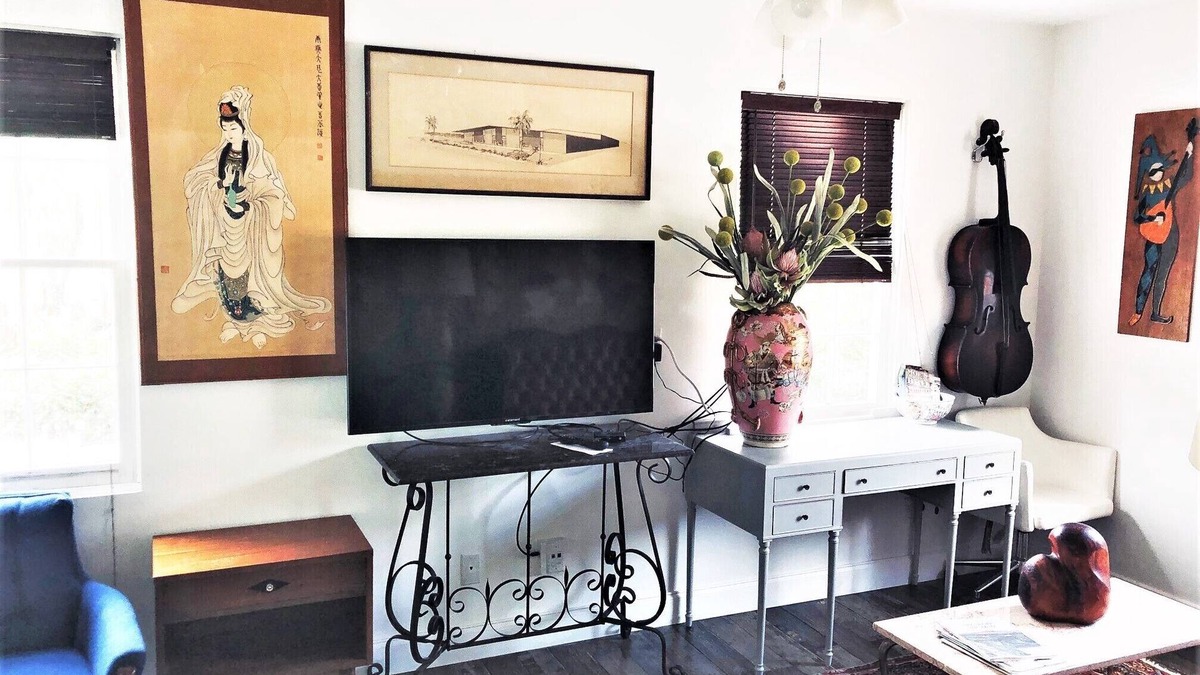 Central Business District Apartment | Downtown Art & Eclectic "D" 2br