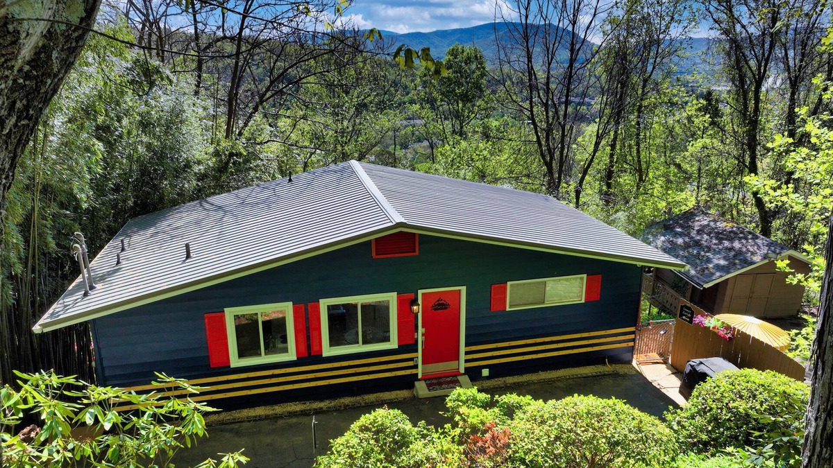 Kenilworth Ski Chalet | Downtown Asheville - Zurich Swiss MNT Chalet #9B/Low Cost Uber