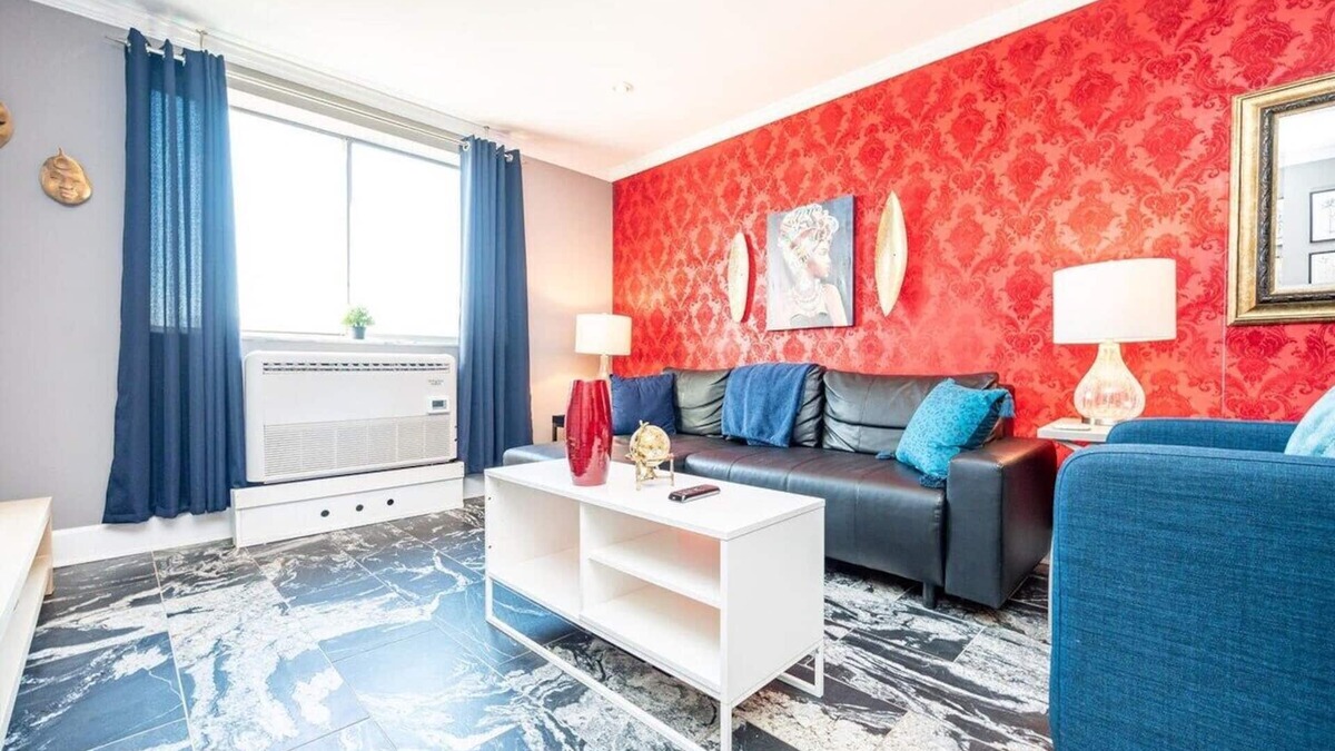 Downtown Atlanta Apartment | Downtown ATL Condo - Walk Score 78 w Free Parking!