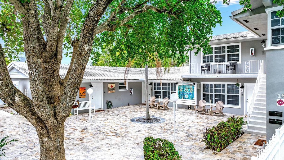 Coral Ridge Apartment | Downtown Beach Studio Unit! Walk To Beach+Shops!