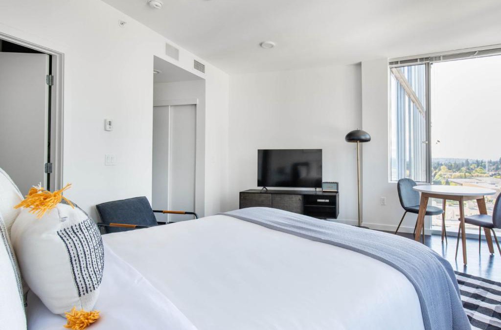 West Bellevue Apartment | Downtown Bellevue Studio w Gym WD nr shops SEA-117