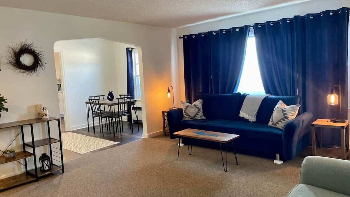 Ironwood Condo | Downtown "Blue Room" at Villages on Aurora