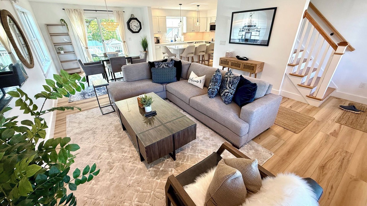 Vineyard Haven House | Downtown brand new construction 3 bed & 3 bath